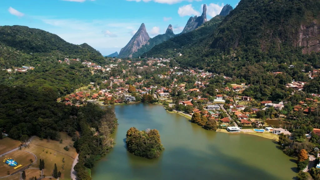 Teresópolis (RJ): a capital nacional do montanhismo e um dos destinos mais encantadores da Serra Fluminense.